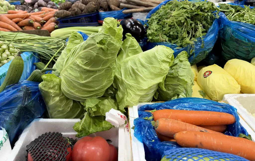 Everyday vegetables commonly found in wet markets in Shanghai
